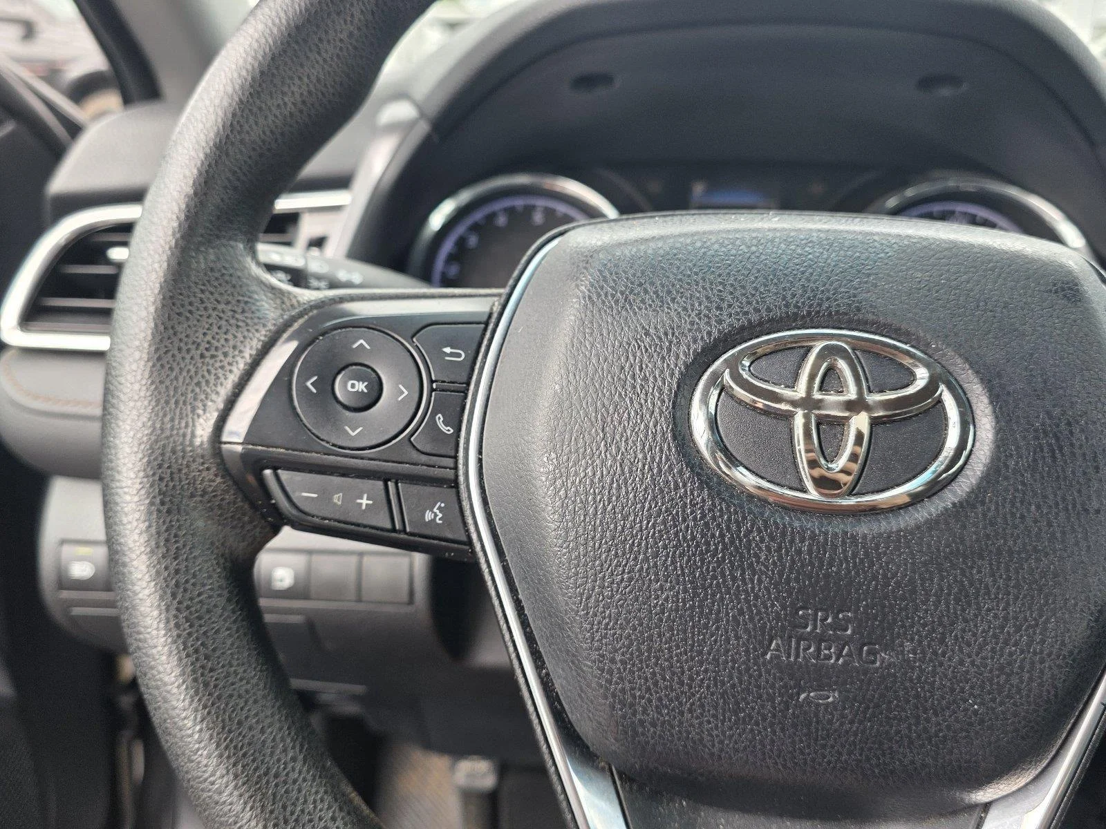 Used 2018 Predawn Gray Mica Toyota LE image 12