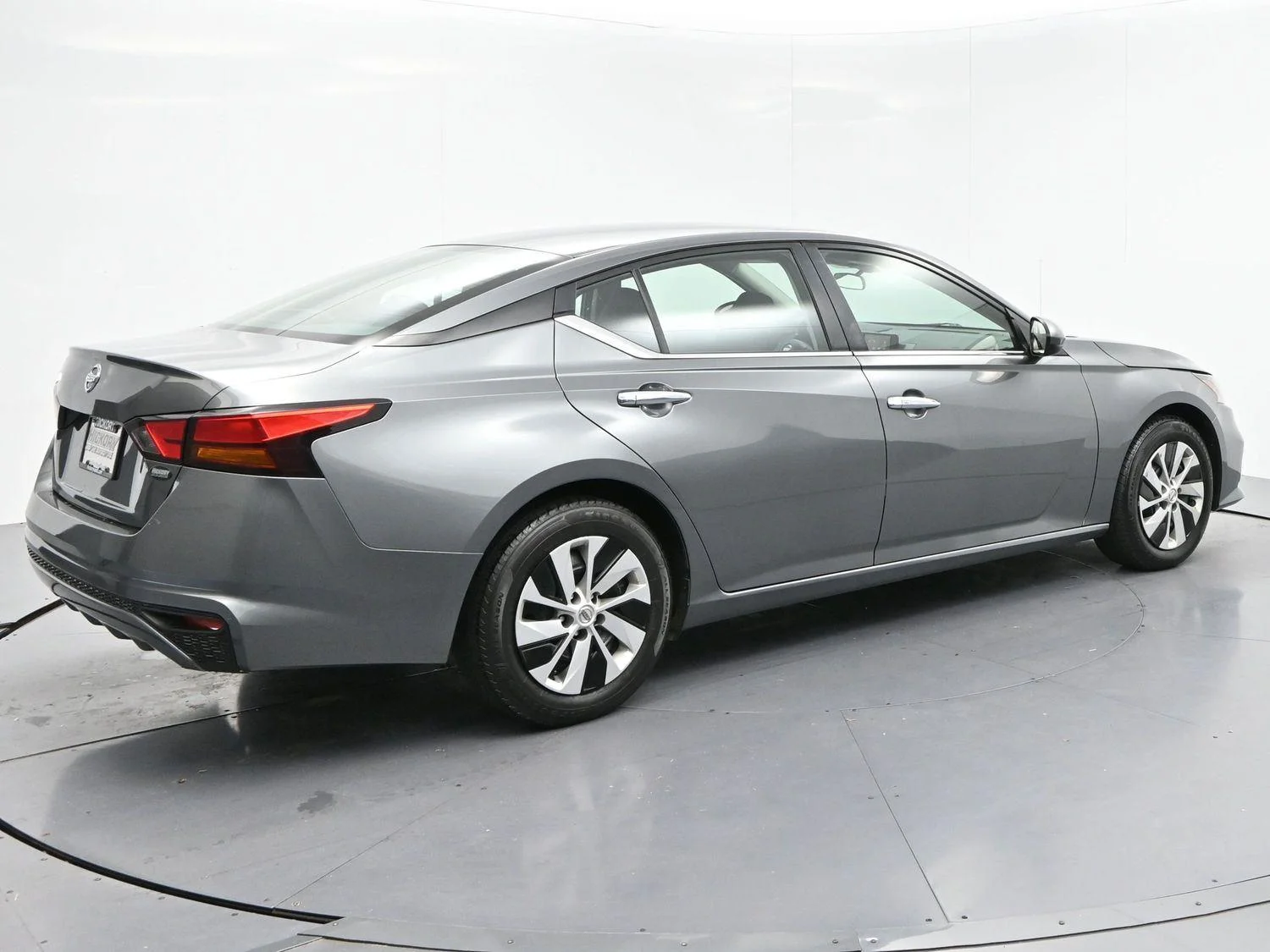 Used 2022 Gun Metallic Nissan 2.5 S image 7