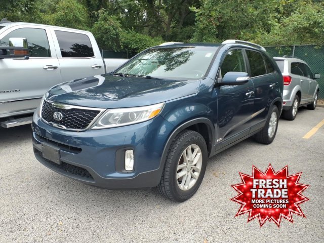 Used 2015  Kia LX image 1