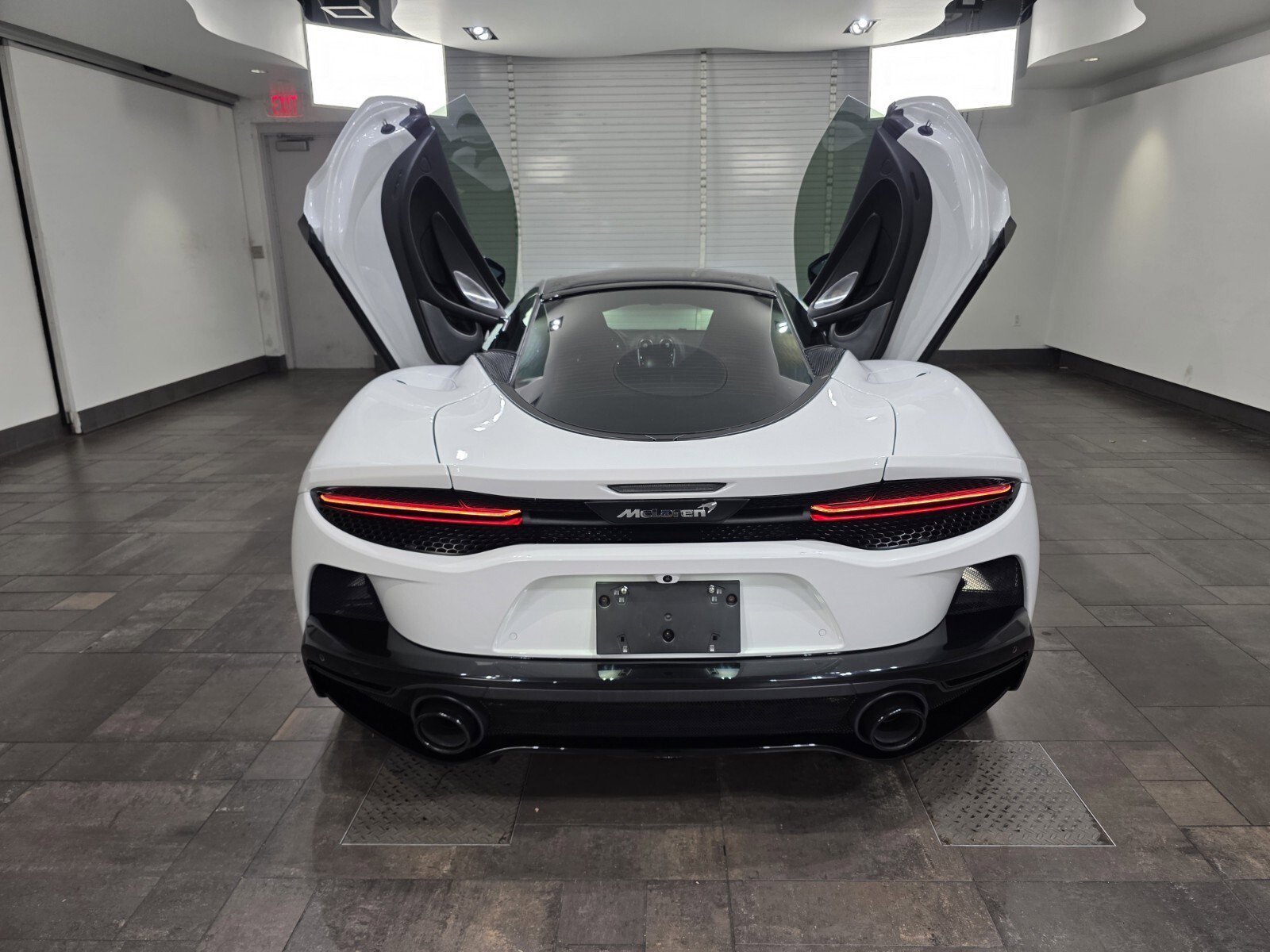 Used 2023 Silica White McLaren  image 18