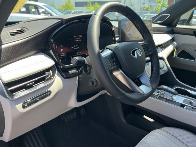 New 2027 2T RAD WHT INFINITI Autograph AWD image 11