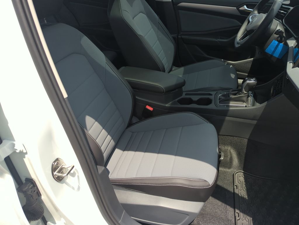 New 2026 White Volkswagen 1.5T SE image 37