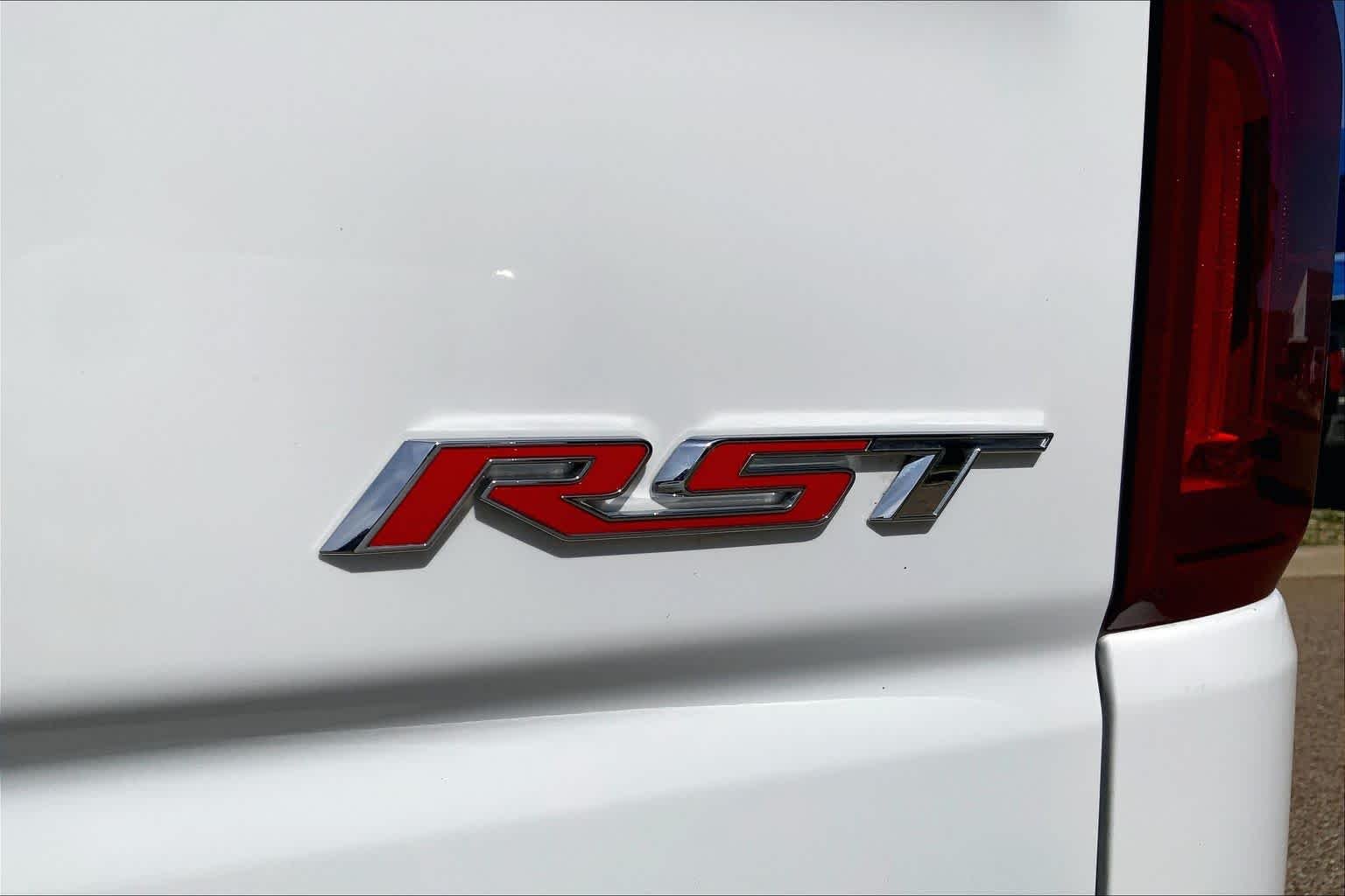 Used 2025 Summit White Chevrolet RST image 10