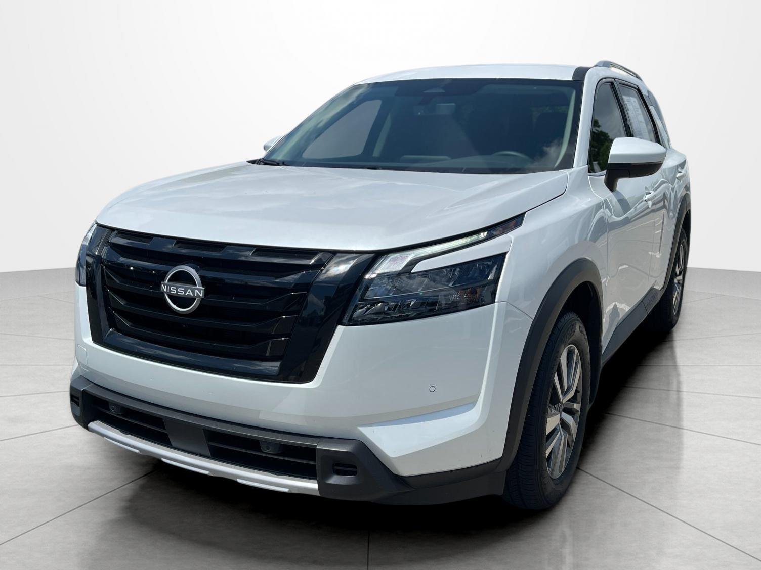2025 Nissan Pathfinder SL 2WD's photo