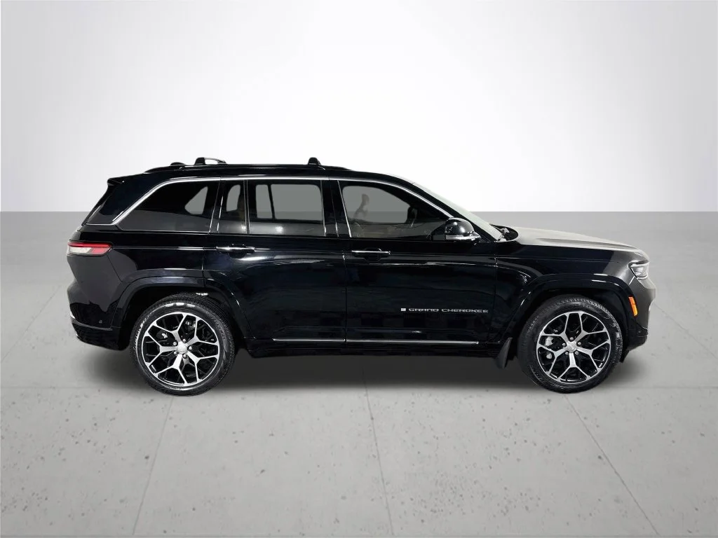 Used 2023 Black Jeep Summit Reserve image 5