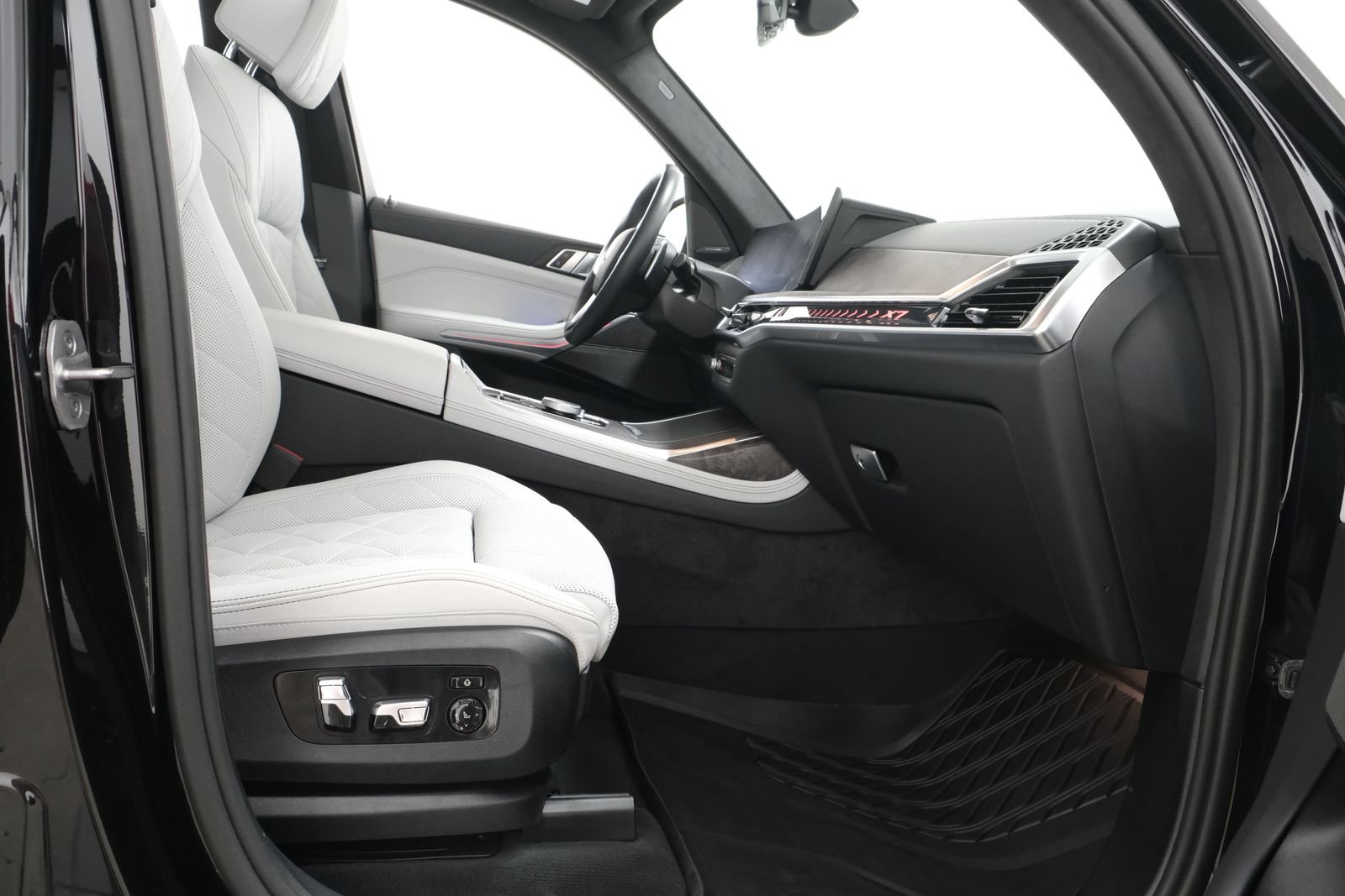 Used 2024 Black Sapphire Metallic BMW xDrive40i image 43