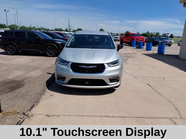 Used 2024 Silver Chrysler Touring L image 10