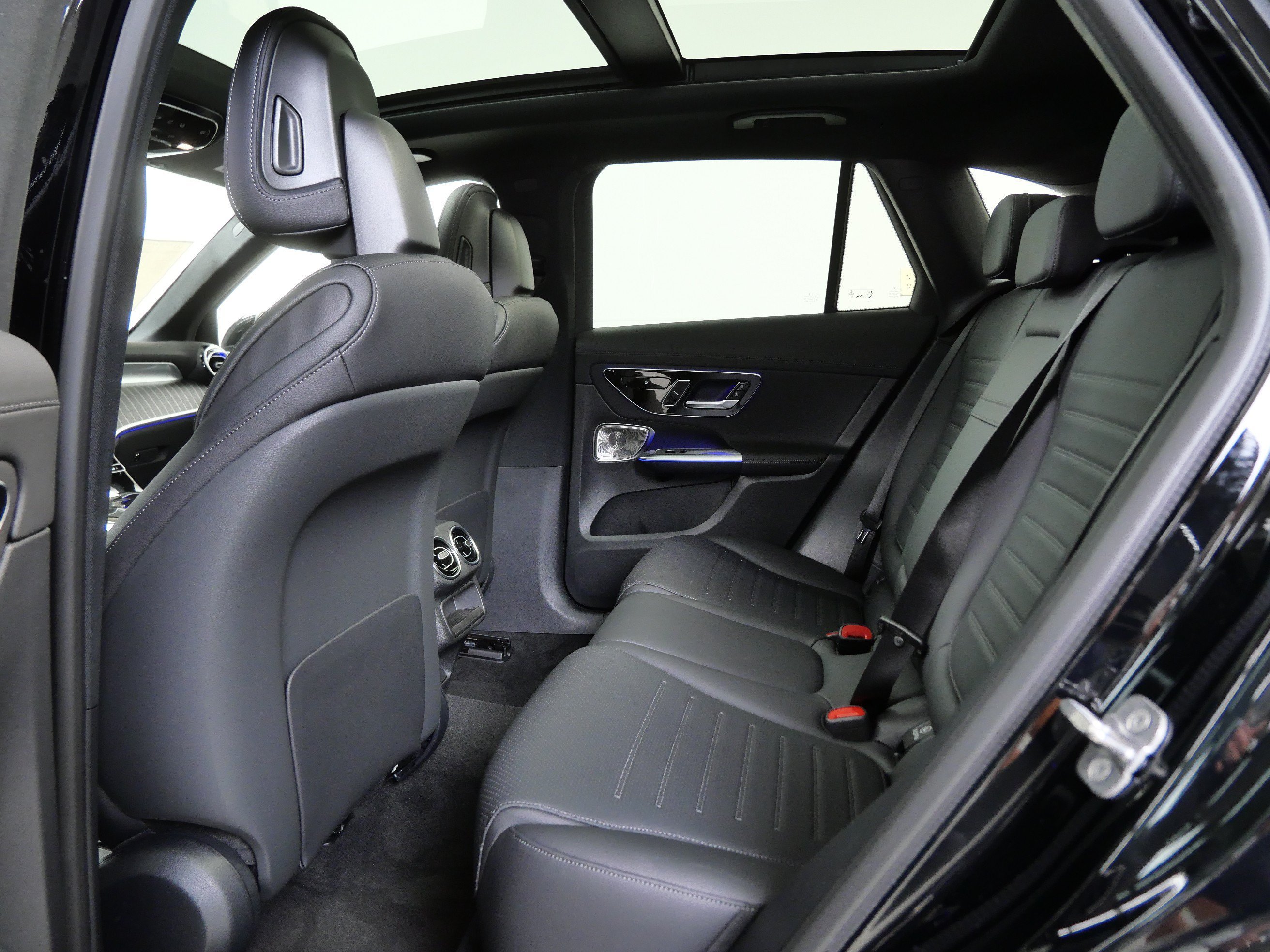 New 2026 Black Mercedes-Benz GLC 300 image 8