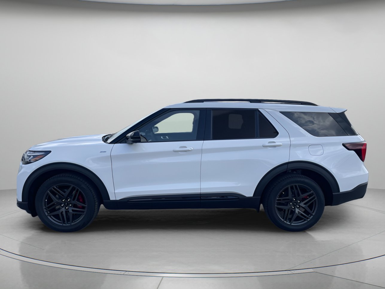 New 2026 Star White Metallic Tri-Coat Ford ST-Line image 5