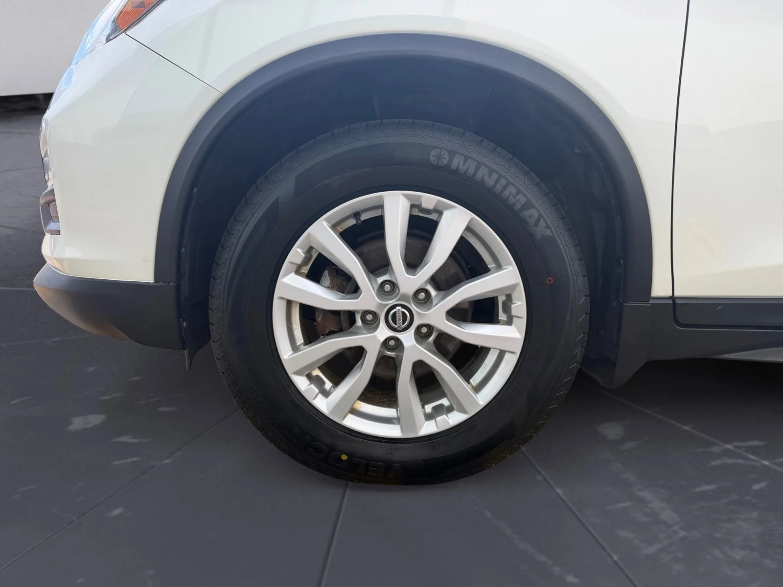 Used 2018 Pearl White Nissan SV image 42