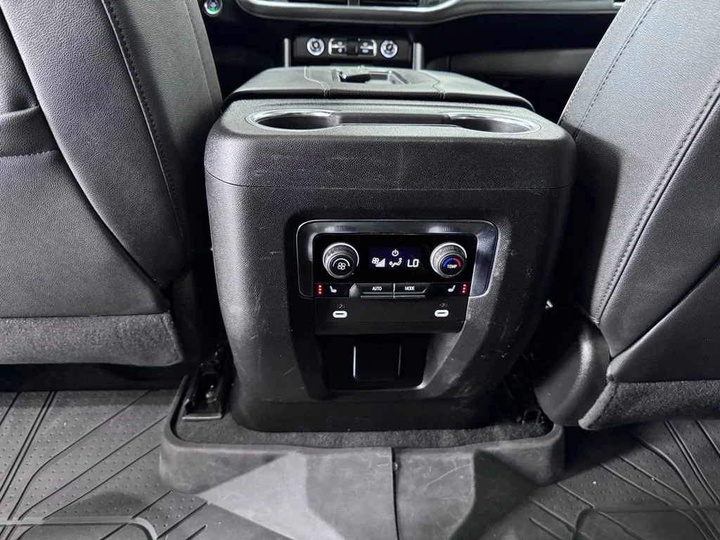 2024 Chevrolet Suburban Premier - Photo 32
