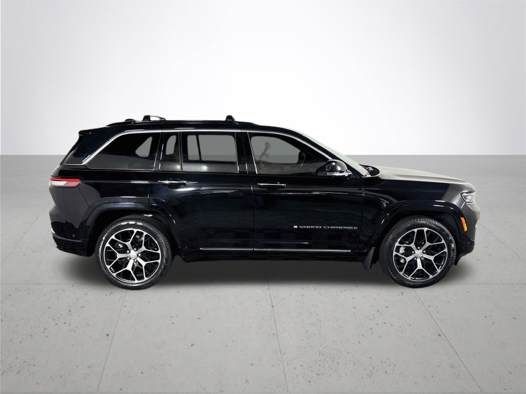 Used 2023 Diamond Black Jeep Summit Reserve image 5