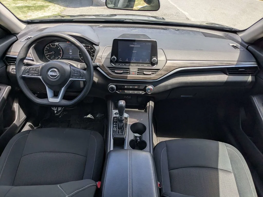 2025 Nissan Altima SV - Photo 13