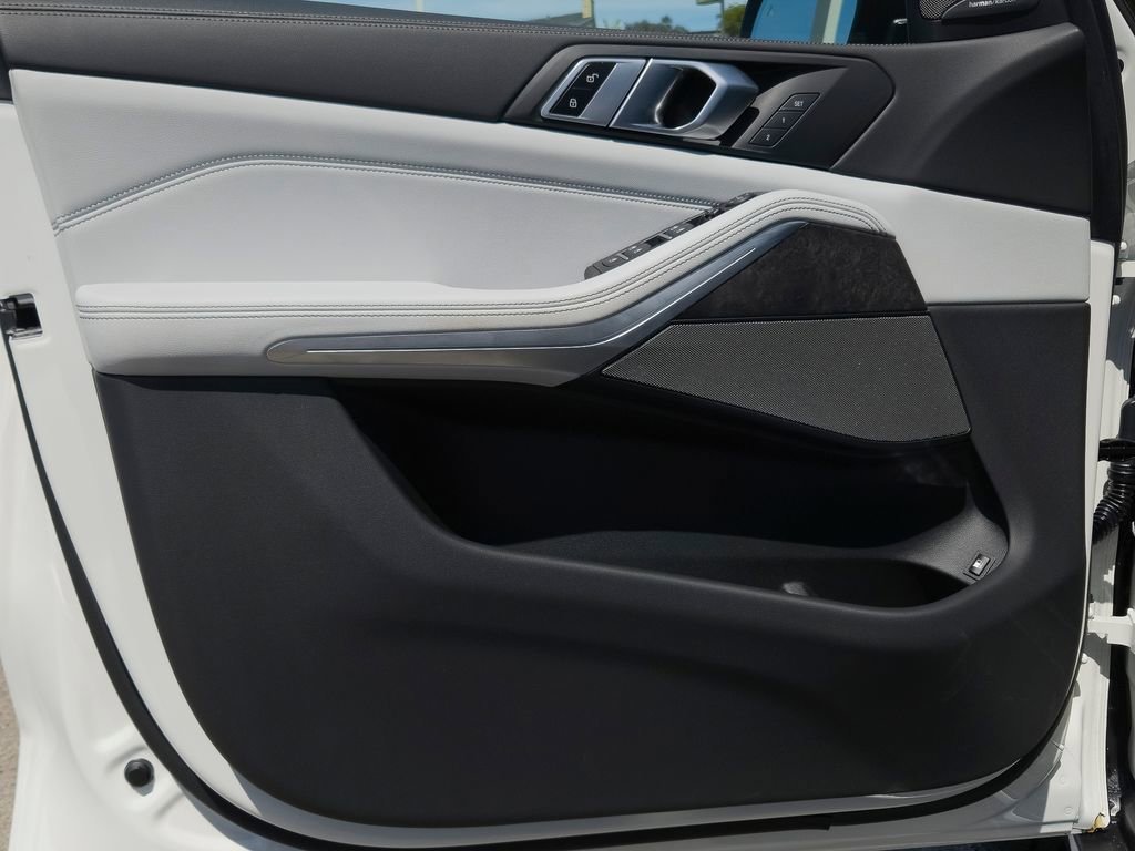 Used 2024 Alpine White BMW xDrive50e image 18