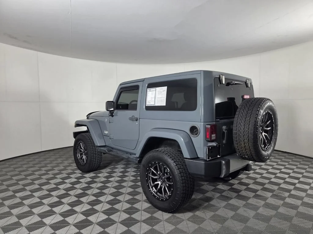 Used 2015 Anvil Clearcoat Jeep Sahara image 6