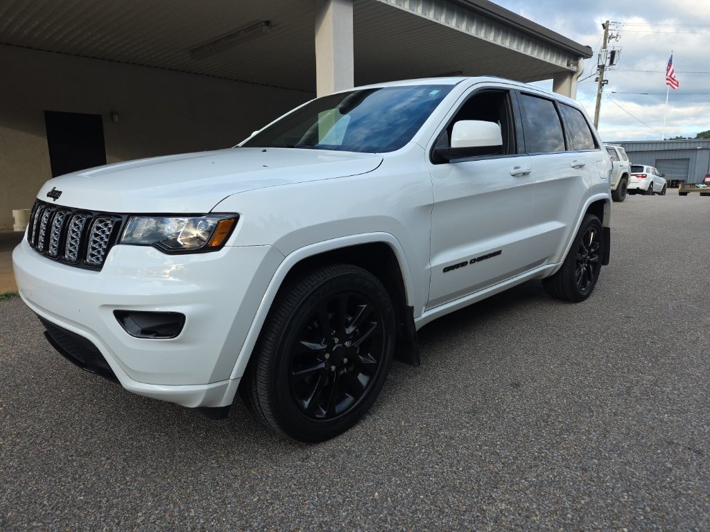 Used 2020 White Jeep Altitude image 1