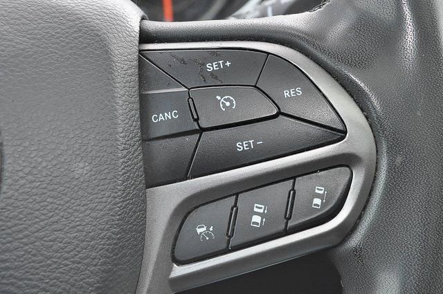 Used 2022 Gray Jeep Limited image 30