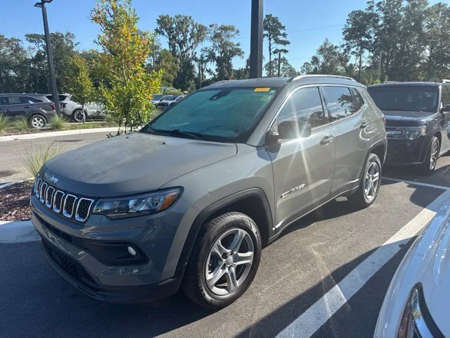 Used 2023 Gray Jeep Latitude image 3