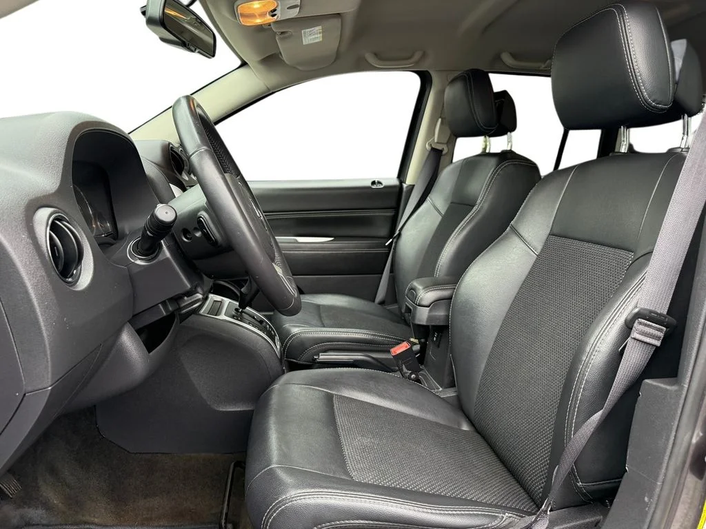 Used 2017 Gray Jeep Latitude image 6