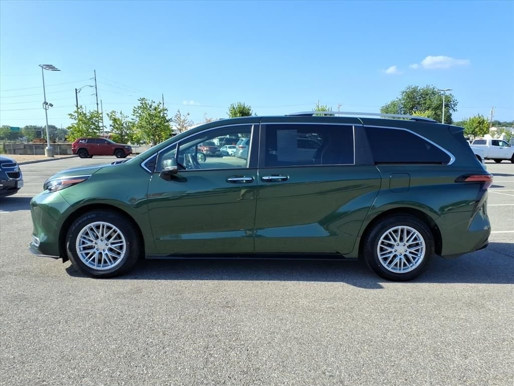 Used 2024  Toyota Platinum image 8
