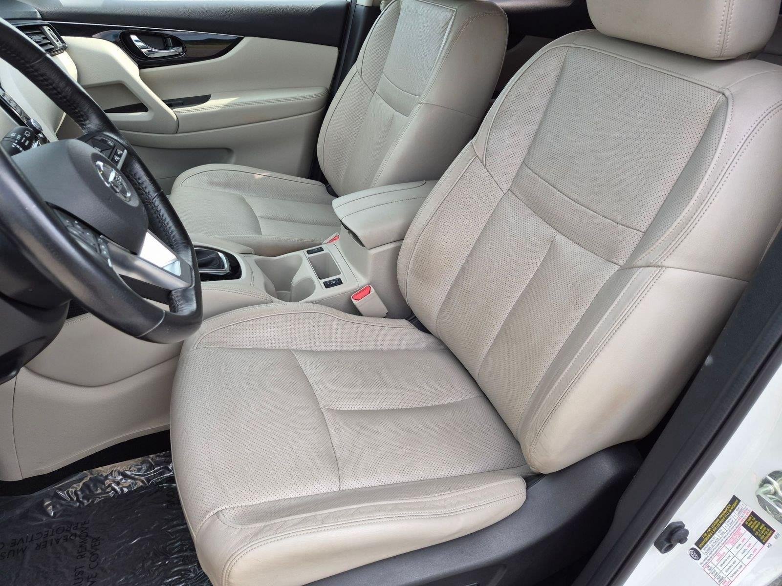 Used 2018 Pearl White Nissan SL image 13