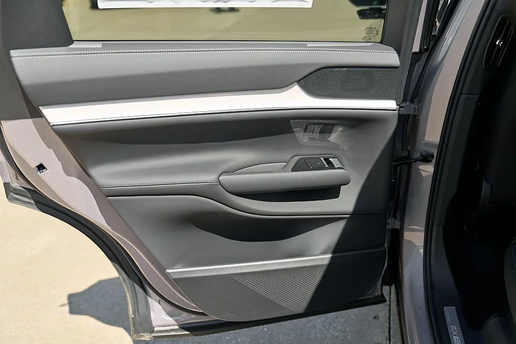New 2026 Aurora Silver Volvo Ultra image 20