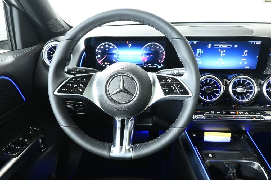 Used 2026 Polar White Mercedes-Benz GLB 250 image 17