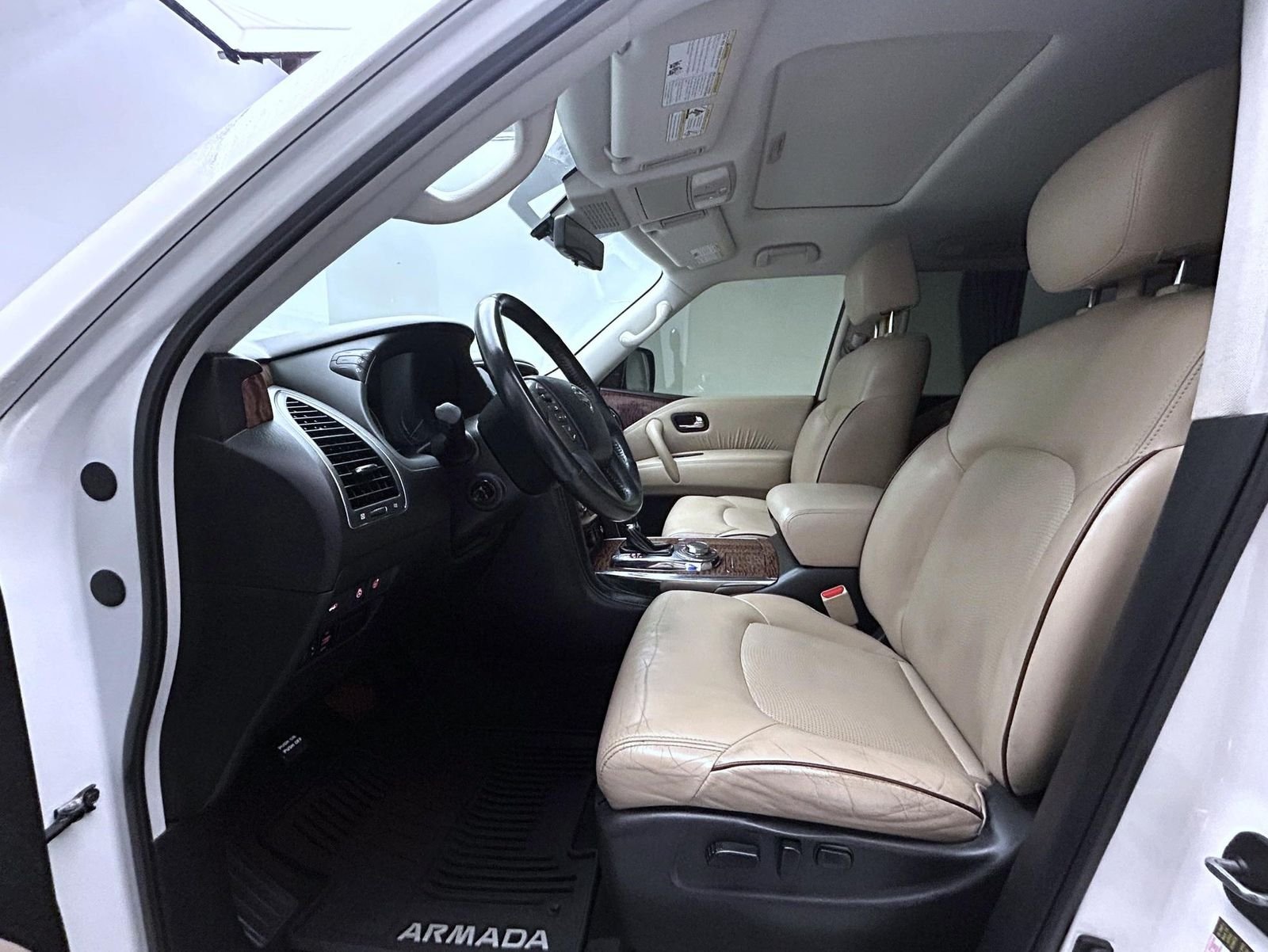 Used 2018 Pearl White Nissan Platinum image 10