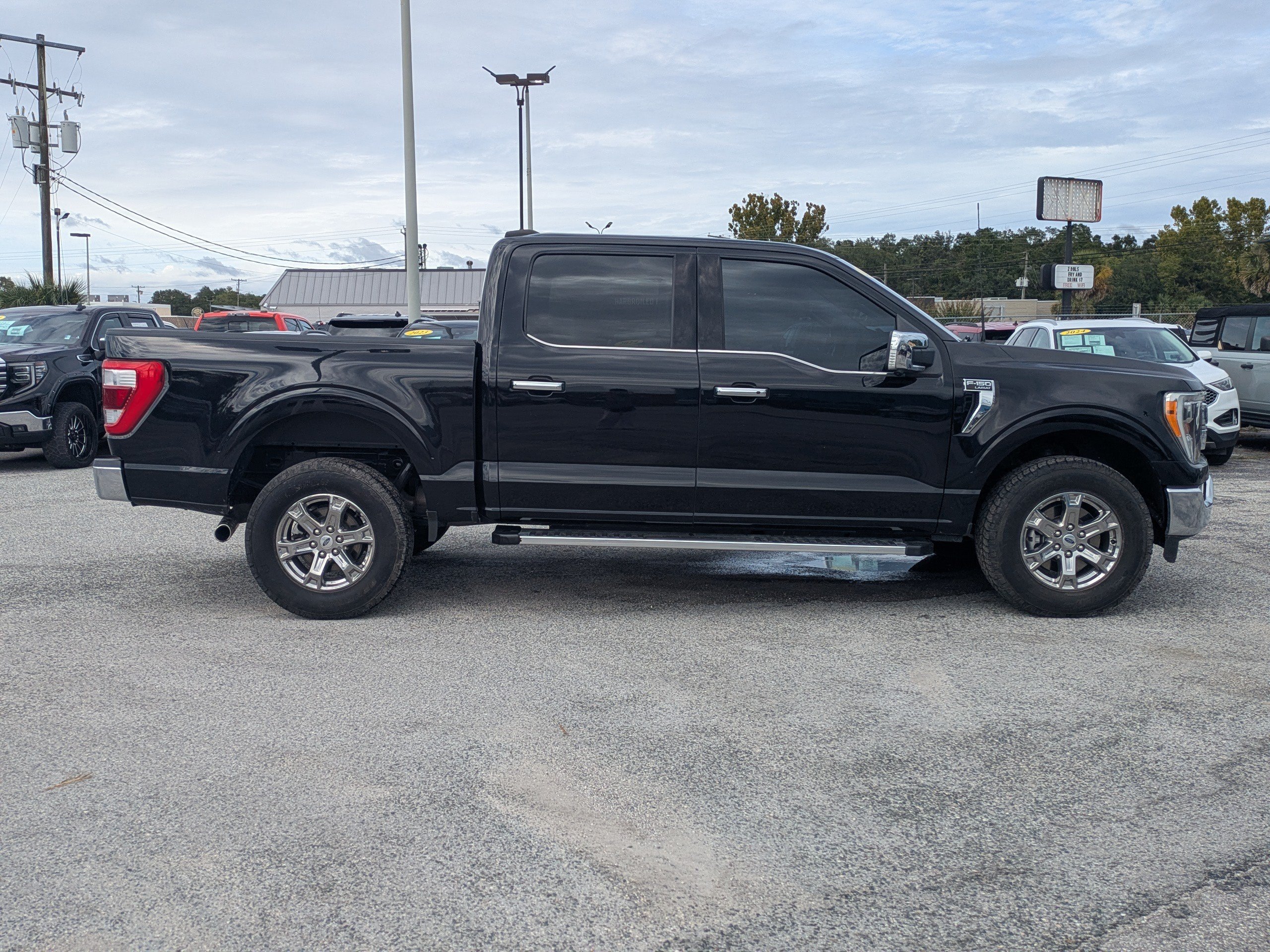 Used 2022 Agate Black Metallic Ford LARIAT image 3