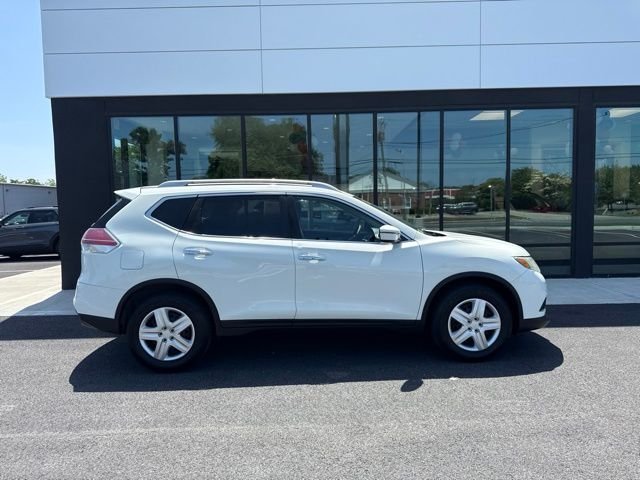 Used 2016 White Nissan S image 2