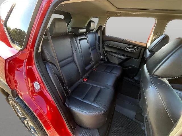 Used 2021 Red Nissan SL image 27