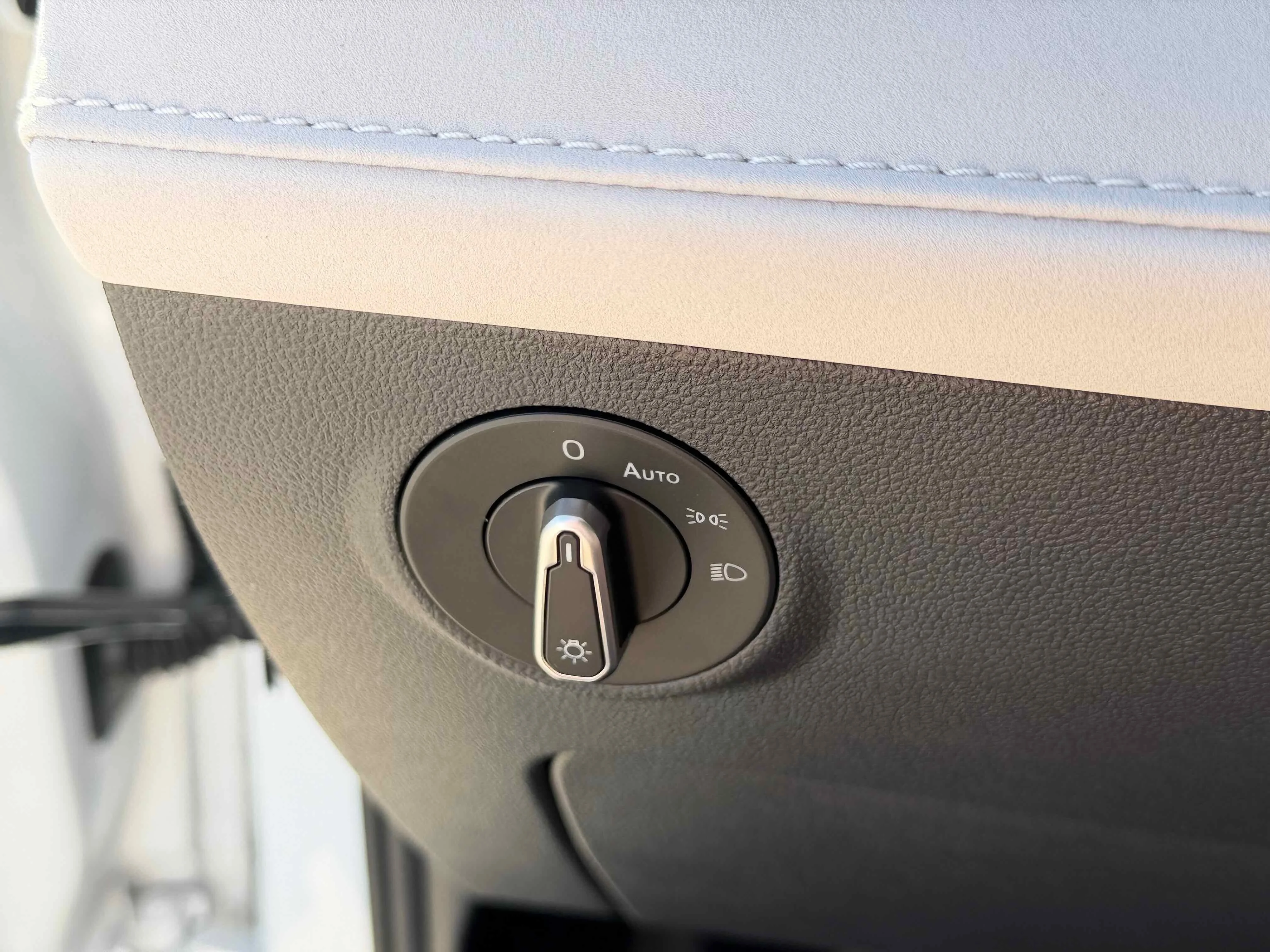 New 2026 Pure White Volkswagen SE image 22