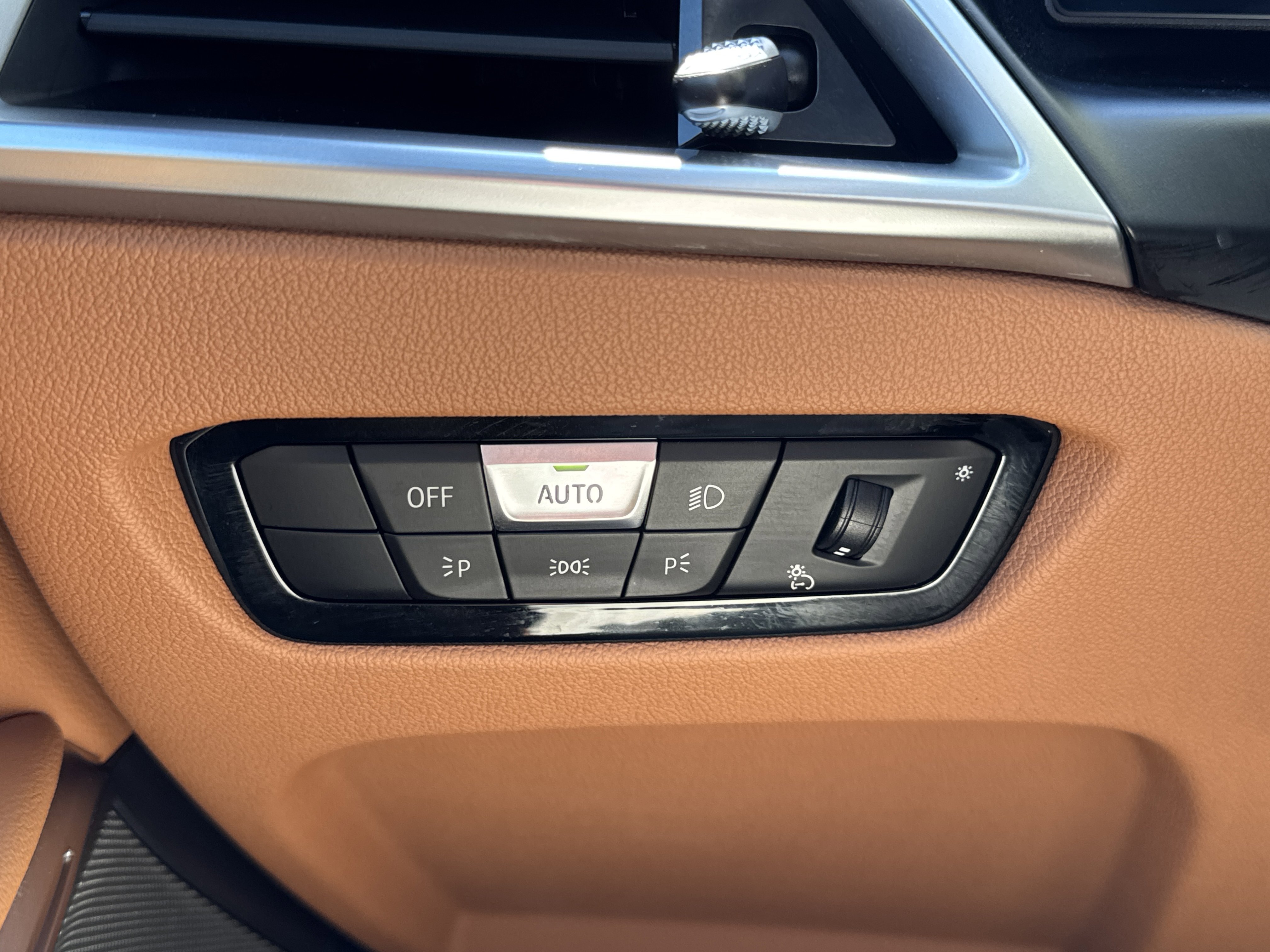 2025 BMW 3 Series 330i - Photo 19