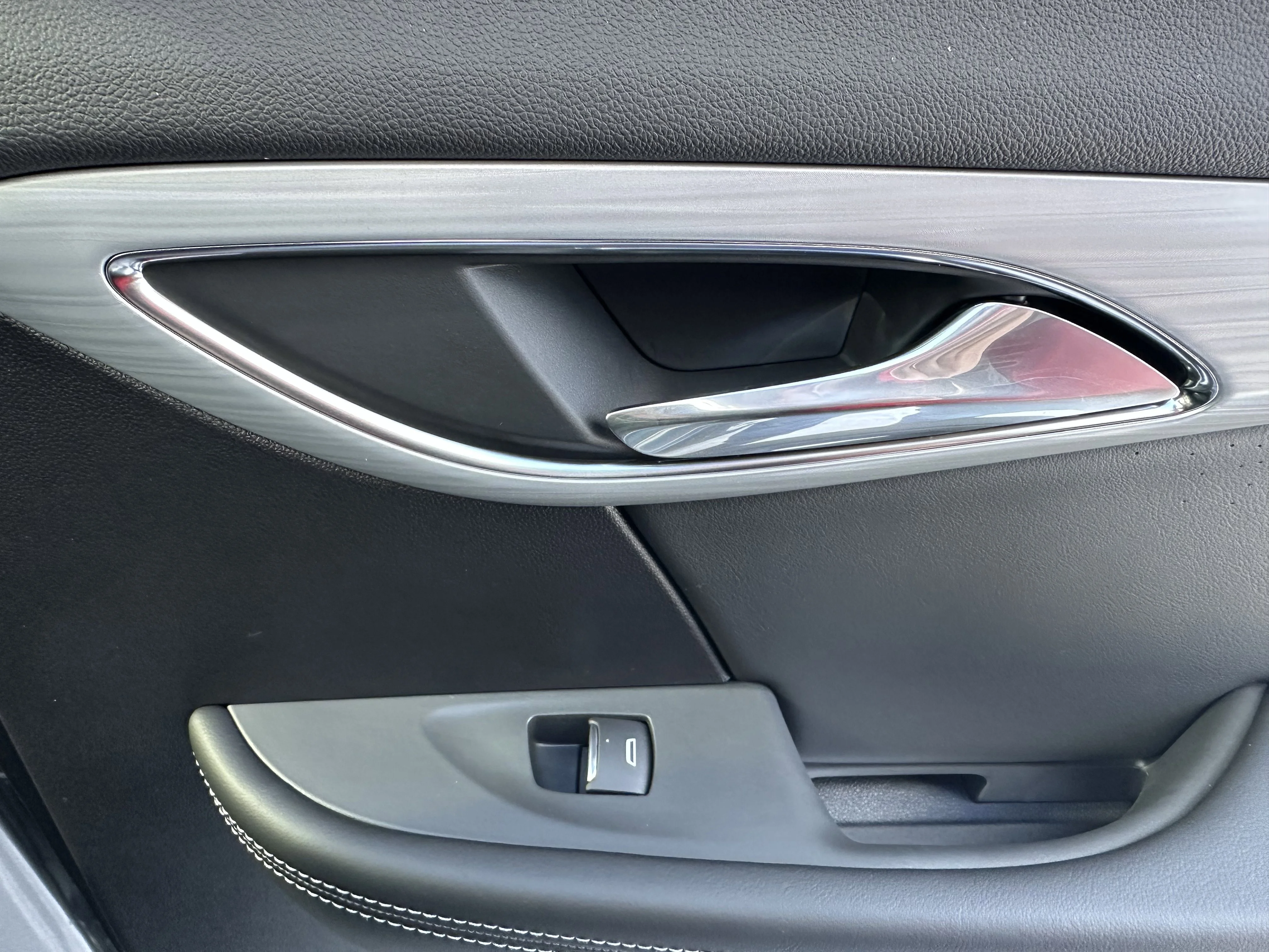 New 2026 Moonstone Grey Metallic Buick Avenir image 21