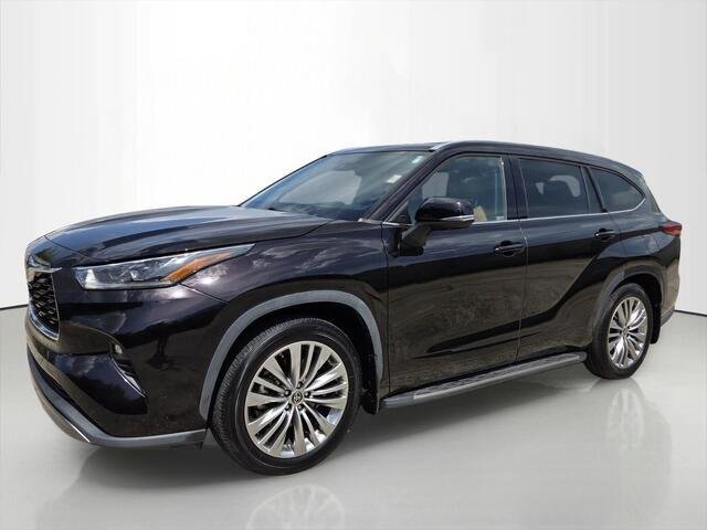 Used 2022 Opulent Amber Toyota Platinum image 9