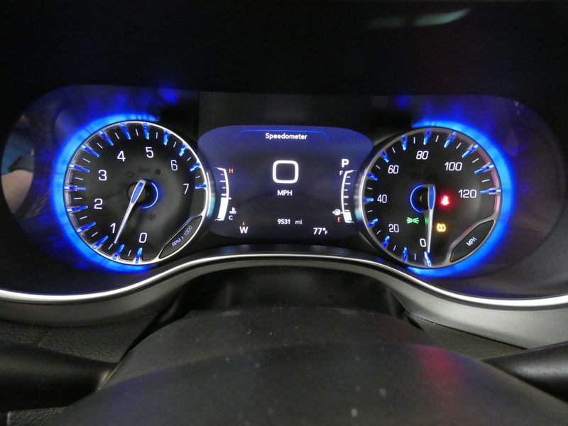 Used 2024 RED Chrysler Pinnacle FWD image 25