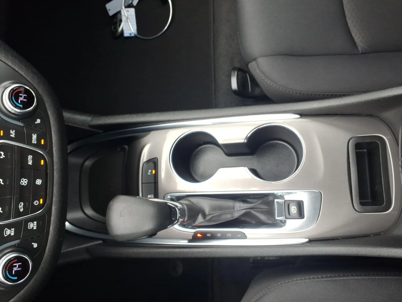 Used 2024 Summit White Chevrolet LT image 22