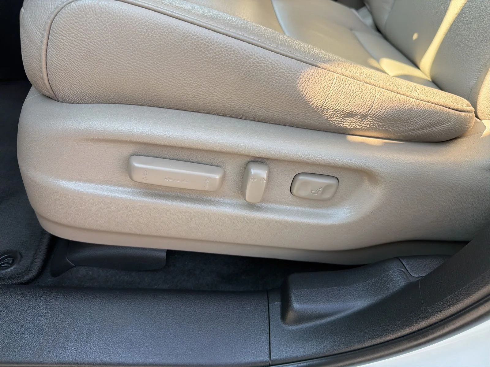 Used 2022 Platinum White Pearl Honda Touring image 13