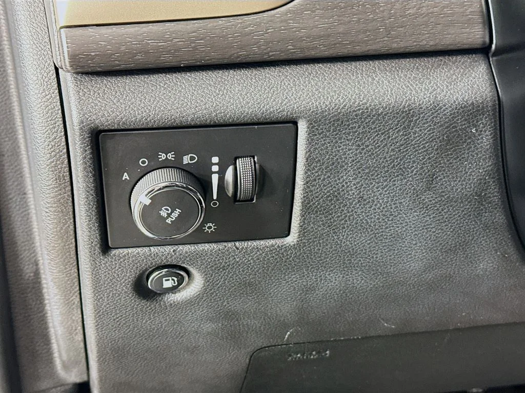Used 2017 White Jeep Laredo image 11