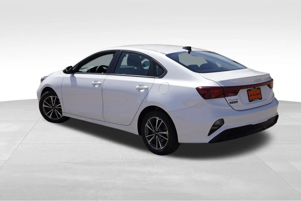 Used 2023 Snow White Pearl Kia LXS image 7