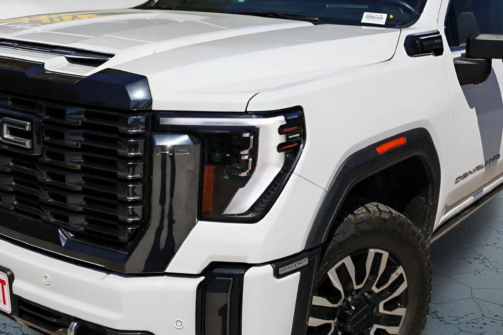 Used 2024 Summit White GMC Denali Ultimate image 2