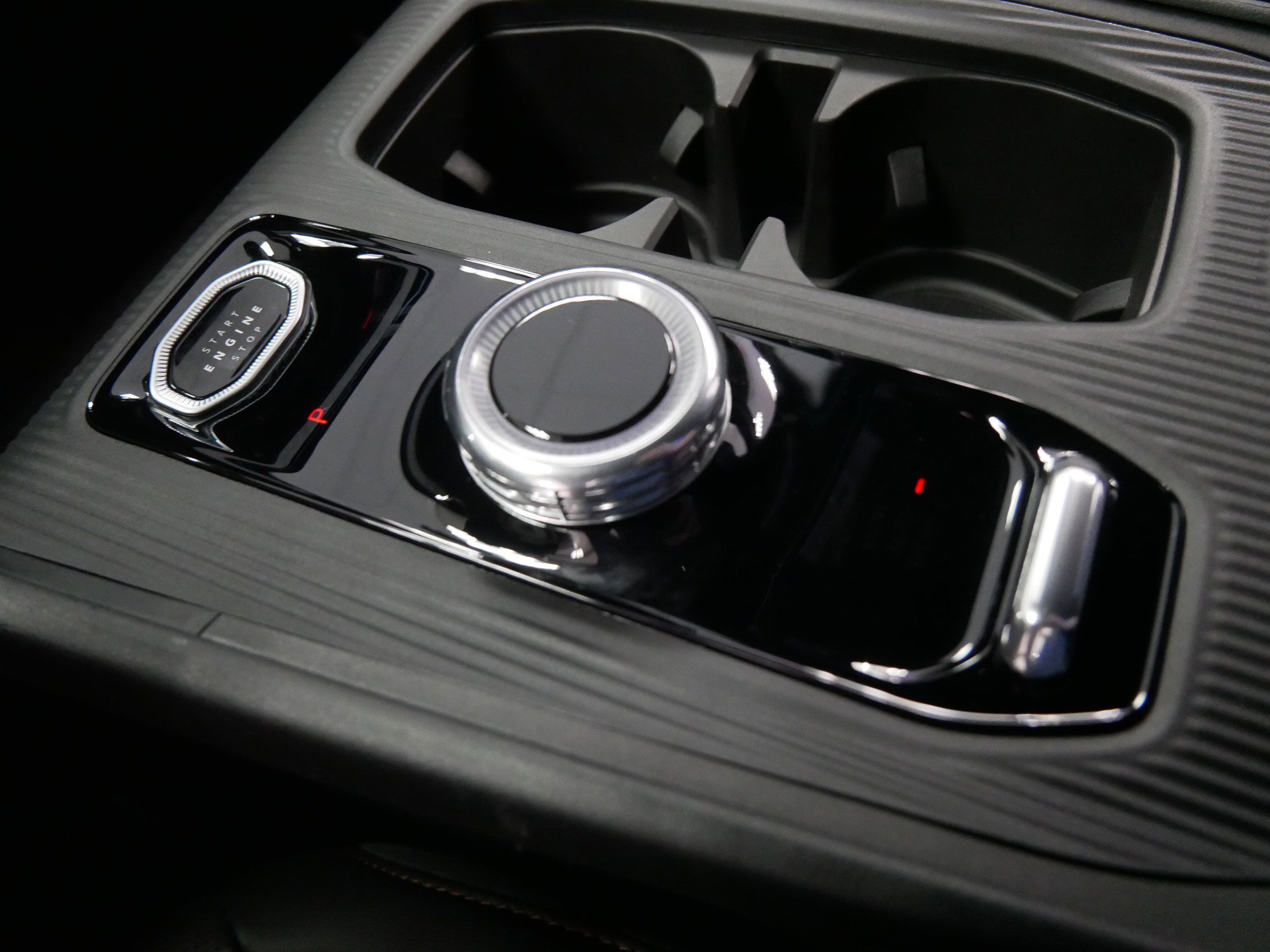 New 2026 Diamond Black Crystal Pearl-Coat Exterior Paint Jeep Limited image 14