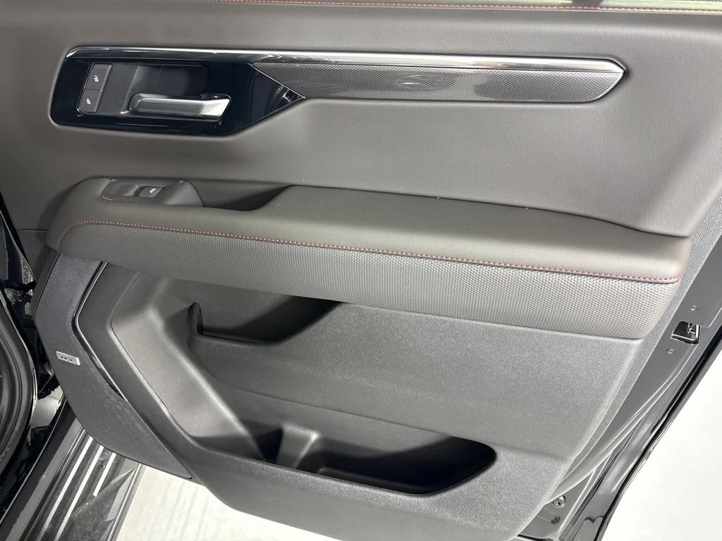 2026 Chevrolet Suburban RST - Photo 23
