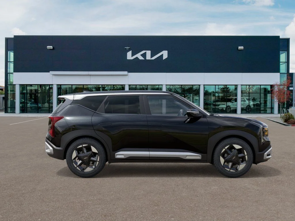 New 2027 Black Kia S image 7