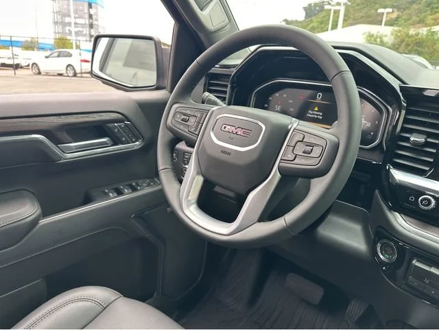 New 2026 Onyx Black GMC SLT image 5