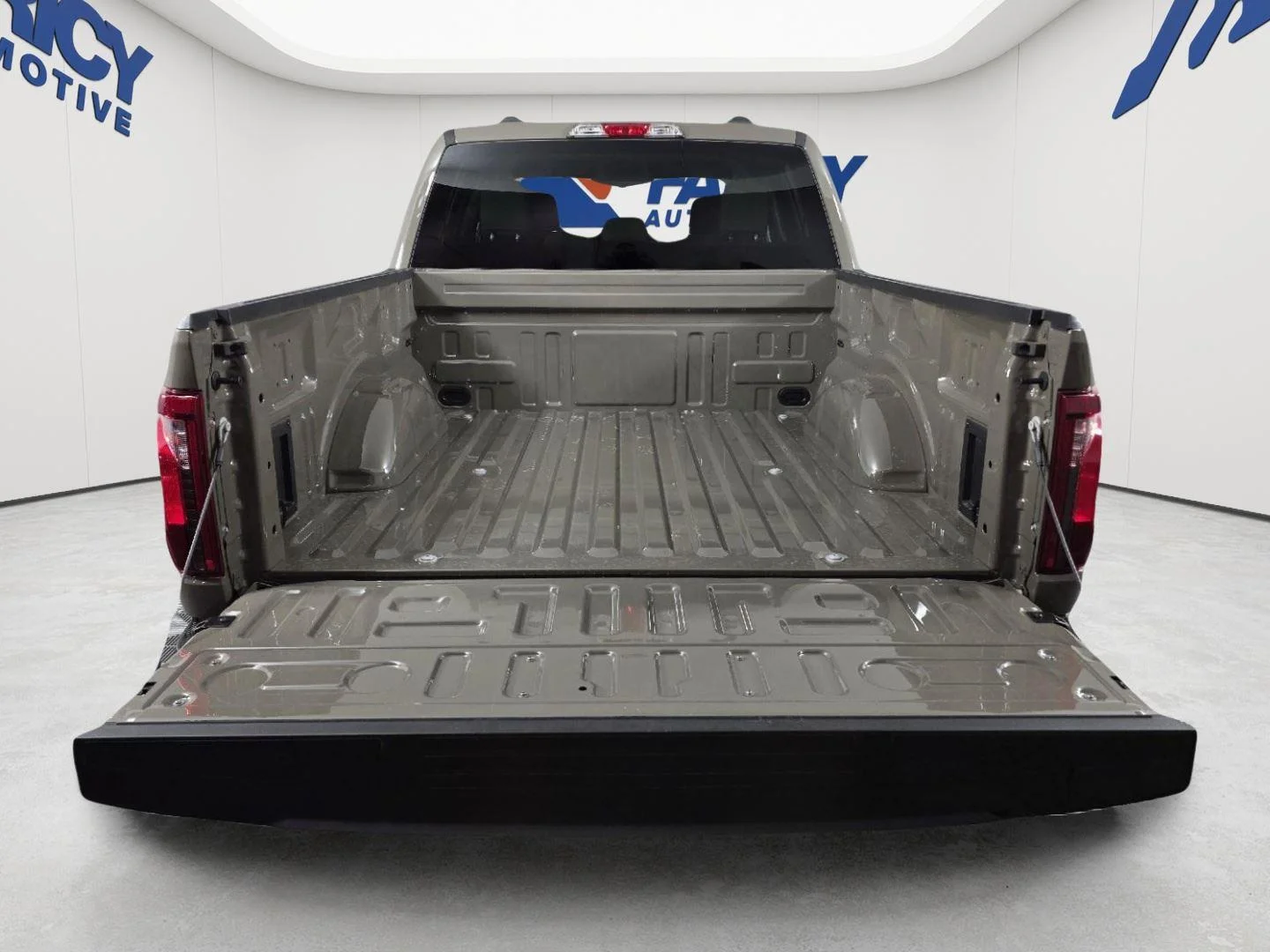 Used 2026 Marsh Gray Ford XLT image 5