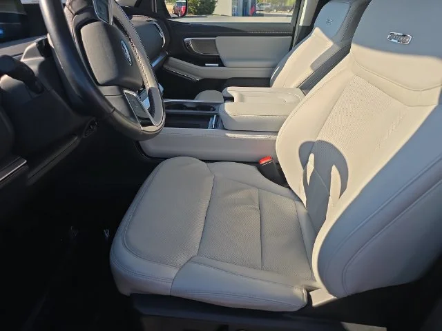 Used 2025 Black Ford Platinum image 17