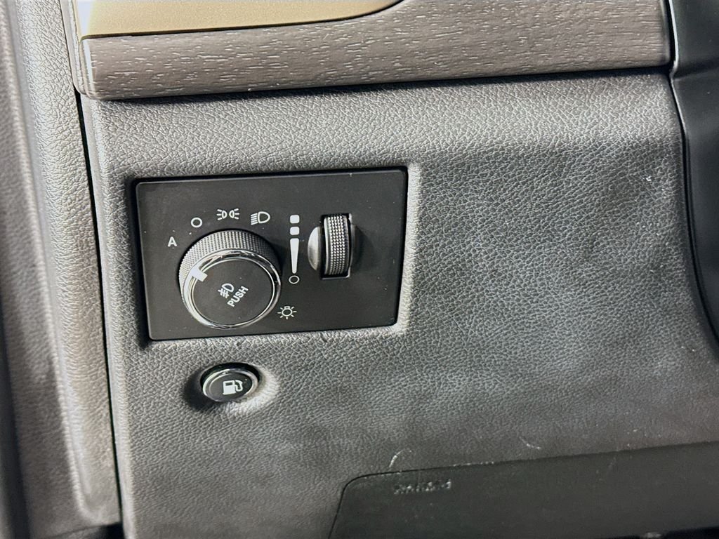 Used 2017 White Jeep Laredo image 11