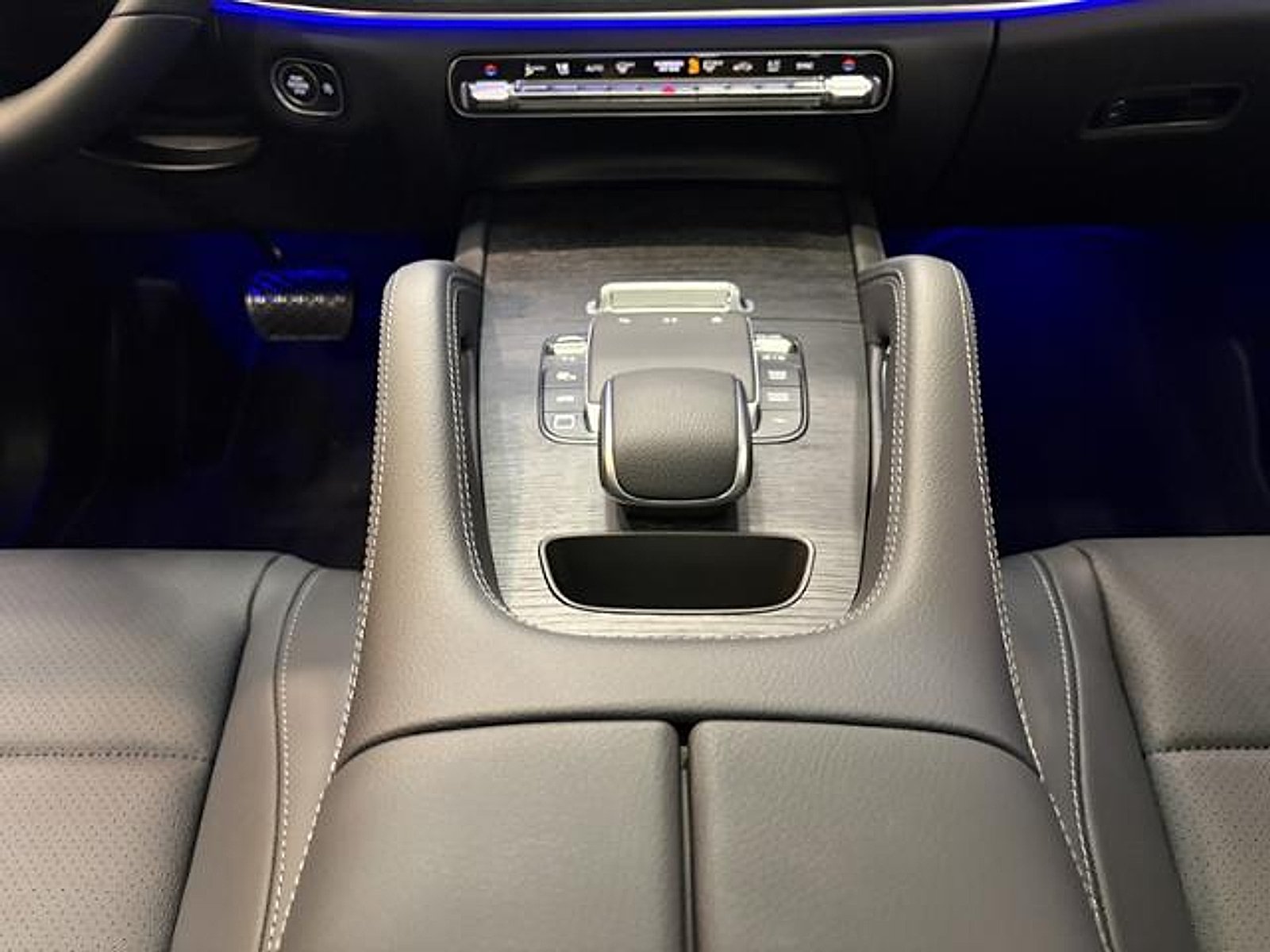 New 2026 MANUFAKTUR Silicon Grey Mercedes-Benz 4MATIC® image 16