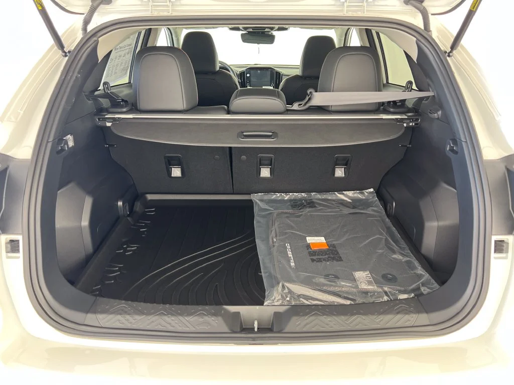 New 2026 CRYSTAL WHITE PEARL Subaru Limited image 25